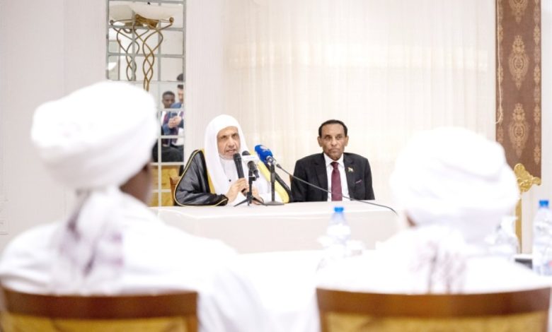 الأمين العام لرابطة العالم الإسلامي يلتقي علماء السودان في قمة تاريخية لتعزيز التعاون الديني 1 الأمين العام لرابطة العالم الإسلامي يلتقي علماء السودان في قمة تاريخية لتعزيز التعاون الديني