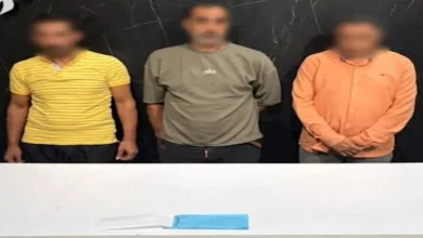 الداخلية تكشف تفاصيل ضبط متهمين احتجزا سمساراً وأجبراه على توقيع إيصالات أمانة