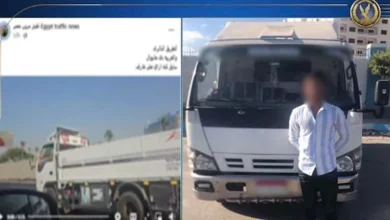 الداخلية تكشف عن سائق متهور يعرض حياة المواطنين للخطر بوضع قدمه خارج النافذة