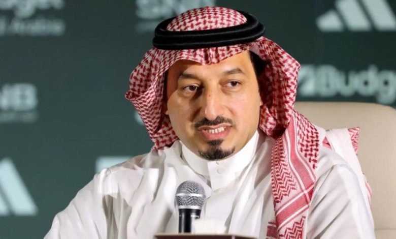 "المسحل يكشف تفاصيل مثيرة: شكاوى ضد إعلاميين وتأكيدات بعدم تجنيس اللاعبين في المنتخب!"