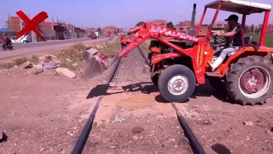 النقل تحذر المواطنين: تجنبوا إنشاء معابر غير قانونية على قضبان السكك الحديدية لحماية الأرواح