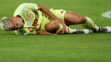برشلونة في قلق قبل الكلاسيكو: إصابة أولمو تهدد تشكيل الفريق أمام ريال مدريد!