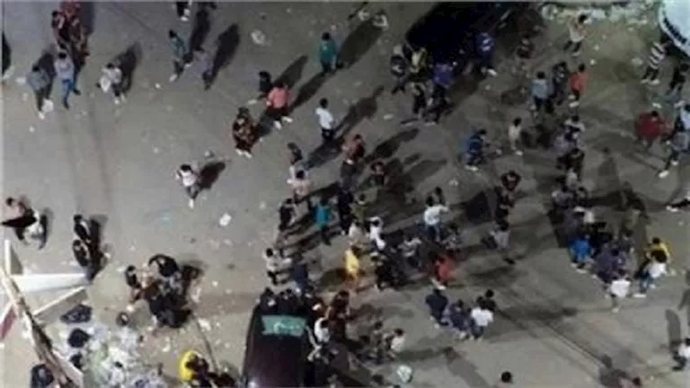 تفاصيل مشاجرة عنيفة بين سائقين باستخدام سلاح في موقف الأزبكية بالقاهرة 1 تفاصيل مشاجرة عنيفة بين سائقين باستخدام سلاح في موقف الأزبكية بالقاهرة
