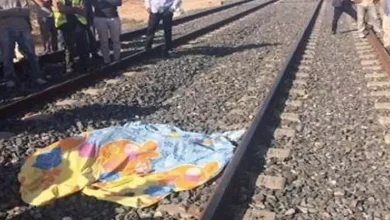 حادث مأساوي في بنها: وفاة شاب وإصابة آخر جراء اصطدامهما بقطار