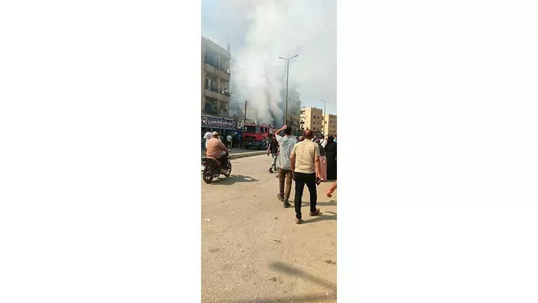 حريق ضخم يدمر مطعمًا في أسوان ويجبر السكان على الإخلاء 1 حريق ضخم يدمر مطعمًا في أسوان ويجبر السكان على الإخلاء