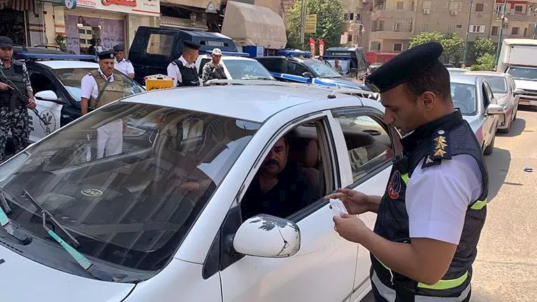 خلال 24 ساعة: ضبط 1602 قضية في النقل والمواصلات و4127 حالة سرقة تيار كهربائي 1 خلال 24 ساعة: ضبط 1602 قضية في النقل والمواصلات و4127 حالة سرقة تيار كهربائي