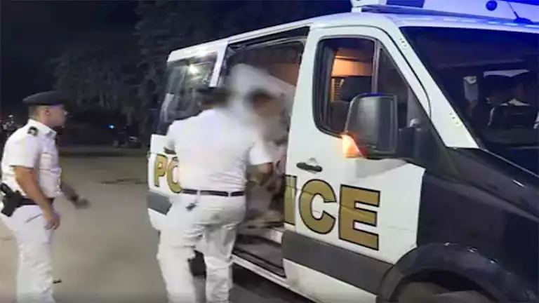 خمسة مصابين في مشاجرة عنيفة أمام مسجد بركات بالإسماعيلية: تفاصيل الحادث تتكشف 1 خمسة مصابين في مشاجرة عنيفة أمام مسجد بركات بالإسماعيلية: تفاصيل الحادث تتكشف