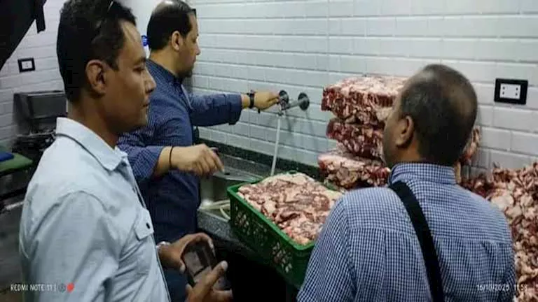 عاجل: ضبط كميات ضخمة من اللحوم الفاسدة في مطعم معروف ببورسعيد 1 عاجل: ضبط كميات ضخمة من اللحوم الفاسدة في مطعم معروف ببورسعيد