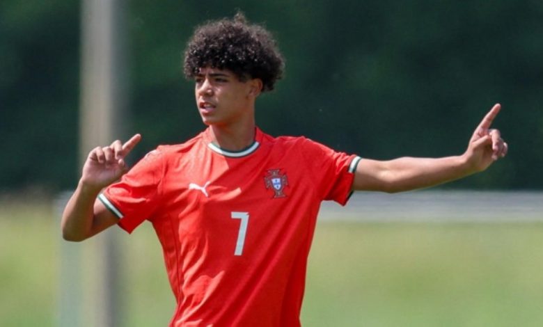 كريستيانو جونيور ينضم إلى منتخب البرتغال تحت 16 عاماً: بداية مشوار نجم جديد!