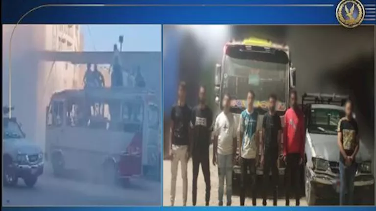 لحظات مثيرة: رقص على سقف ميني باص خلال زفة بالقليوبية يتسبب في تدخل الأمن 1 لحظات مثيرة: رقص على سقف ميني باص خلال زفة بالقليوبية يتسبب في تدخل الأمن