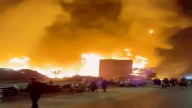 نجاح فرق الإطفاء في السيطرة على حريق مخزن الأخشاب في بلبيس دون إصابات أو خسائر في الأرواح 2 نجاح فرق الإطفاء في السيطرة على حريق مخزن الأخشاب في بلبيس دون إصابات أو خسائر في الأرواح