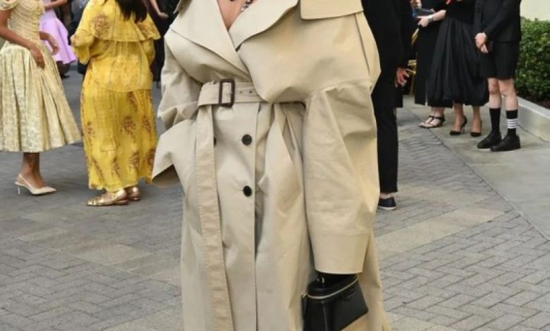 <p><strong>"هوليوود تتألق في ليلة ساحرة من الموضة: أبرز لحظات Vogue World في السعودية!"</strong></p> 1 "هوليوود تتألق في ليلة ساحرة من الموضة: أبرز لحظات Vogue World في السعودية!"