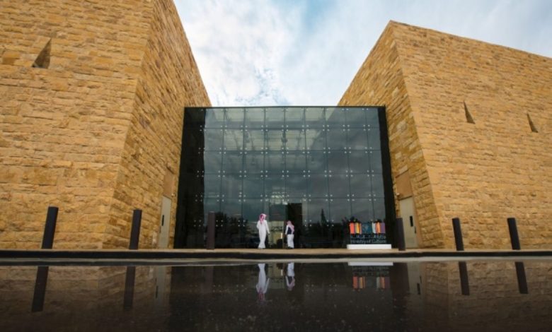 هيئة المكتبات تُدرج 'قائمة المنع' في لائحتها الجديدة: تفاصيل حصرية حول القرار وتأثيره على المشهد الثقافي في السعودية