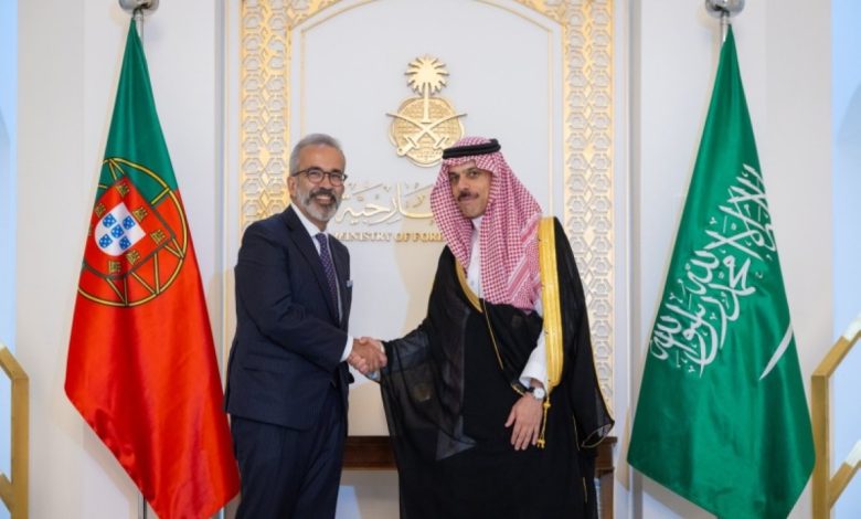 وزير الخارجية السعودي ونظيره البرتغالي يتبادلان الآراء حول الأوضاع الإقليمية والدولية في لقاء حاسم 1 وزير الخارجية السعودي ونظيره البرتغالي يتبادلان الآراء حول الأوضاع الإقليمية والدولية في لقاء حاسم