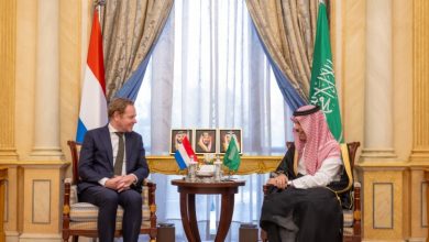 "وزير الخارجية السعودي ونظيره الهولندي يتباحثان حول التطورات الإقليمية والدولية في لقاء حصري"
