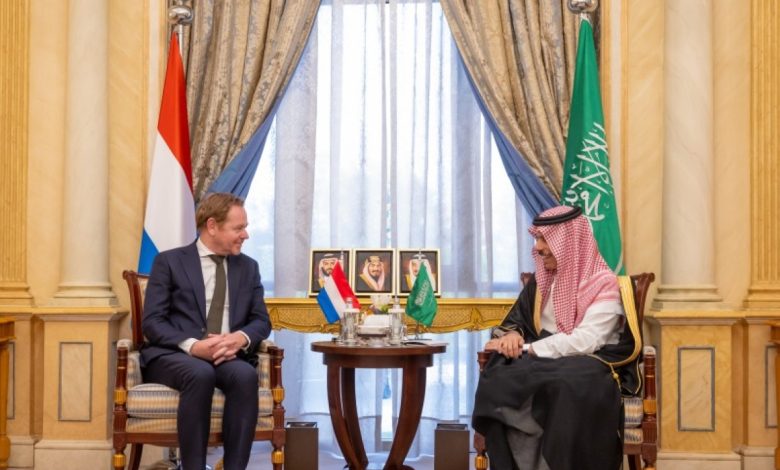 <p><strong>"وزير الخارجية السعودي ونظيره الهولندي يتباحثان حول التطورات الإقليمية والدولية في لقاء حصري"</strong></p> 1 "وزير الخارجية السعودي ونظيره الهولندي يتباحثان حول التطورات الإقليمية والدولية في لقاء حصري"