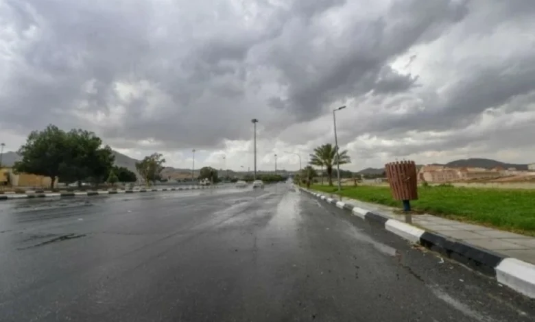 <p><strong>"الأرصاد تحذر: أمطار غزيرة تكتسح محافظات مكة المكرمة قريبًا!"</strong></p> 1 "الأرصاد تحذر: أمطار غزيرة تكتسح محافظات مكة المكرمة قريبًا!"