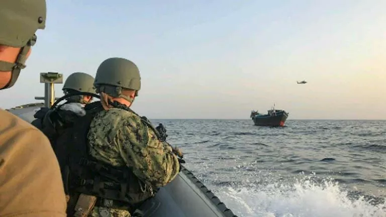 غارات جوية أمريكية تستهدف قوارب تهريب المخدرات: مقتل 6 أشخاص في أحداث مأساوية