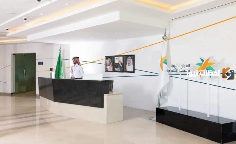 الموارد البشرية توضح: هل يحق للعزباء الاشتراك في الضمان المطور؟