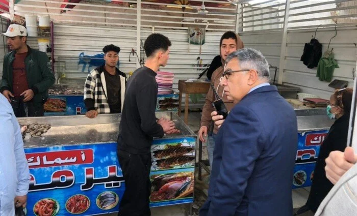 محافظ الدقهلية يزور معرض السلع الدائم في المنصورة ويكشف عن تخفيضات جديدة تصل إلى 20%